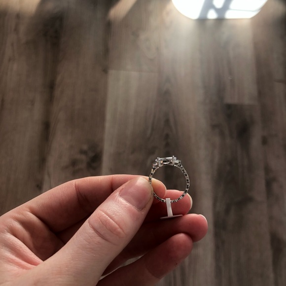 Sterling Silver ring - Picture 2 of 5